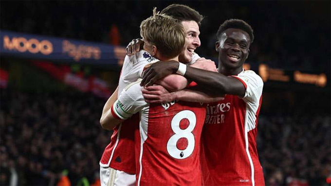 Cựu danh thủ Petit tin đây sẽ là mùa giải Arsenal đánh bại Man City