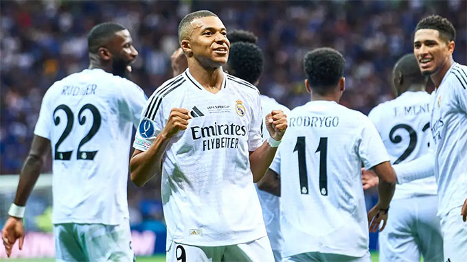 Mbappe đã đá trận chính thức đầu tiên cho Real mà Enrique vẫn bị làm phiền