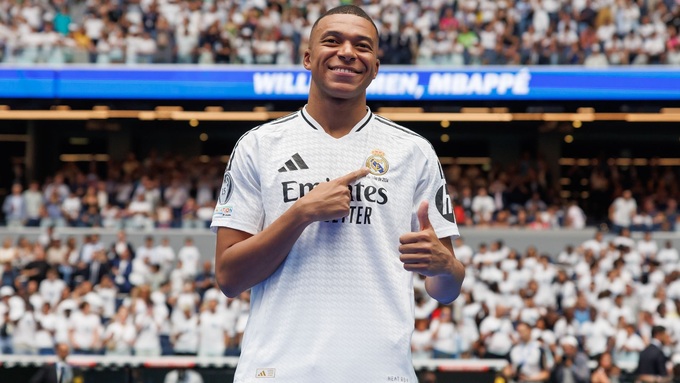 Tân binh Mbappe trong buổi lễ ra mắt Real Madrid