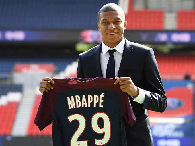 Mbappe khiến PSG tốn tới 180 triệu euro để chiêu mộ nhưng lại phải để anh ra đi theo dạng CNTD sang Real