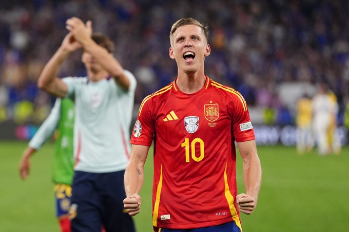 Dani Olmo mang đến sự quá tải vị trí cho Barca