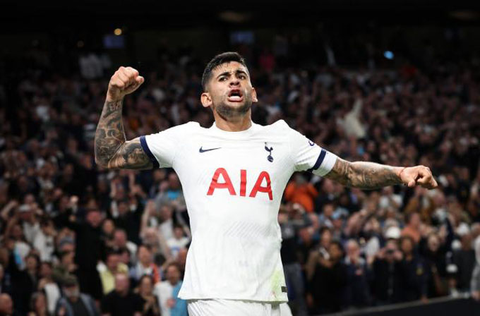 Cristian Romero (Tottenham): Romero hiện tại là một trong những trung vệ hay nhất Ngoại hạng Anh và bóng đá thế giới hiện nay. Anh thực sự chơi ổn định ở cả cấp độ câu lạc bộ và đội tuyển quốc gia. Romero bước vào mùa giải 2024/25 sau một màn trình diễn ấn tượng khác tại Copa America 2024 với Argentina. Để có thể vào top 4 vào cuối mùa, Tottenham sẽ phải hi vọng rất nhiều vào Romero