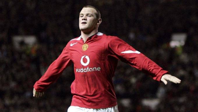 Rooney lập hat-trick trong trận ra mắt MU