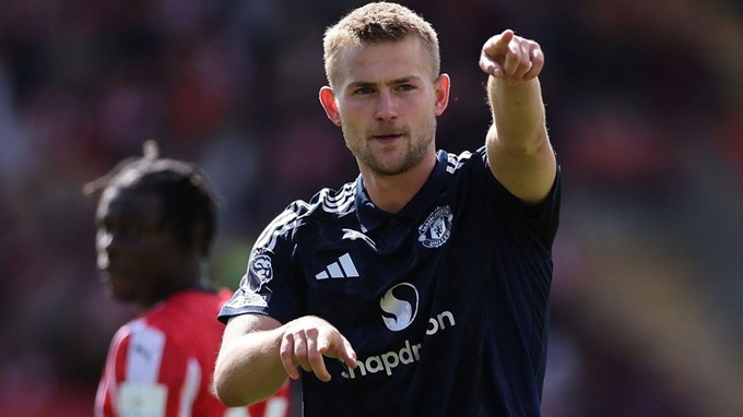 De Ligt ghi bàn đầu tiên cho MU ở trận thắng Southampton