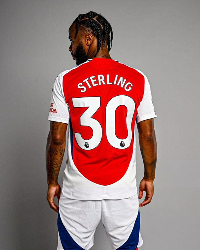 Sterling sẽ khoác áo số 30 tại Arsenal